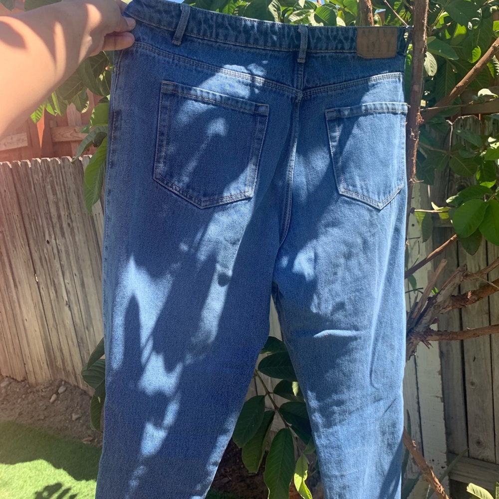 Mom Jeans - Picture 4 of 4